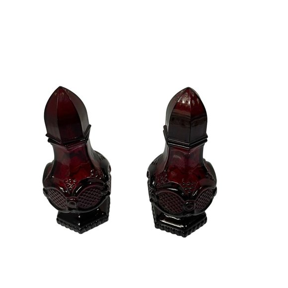 Vintage Avon Salt & Pepper Shaker Cape Cod Circa Ruby Red 1984 4 1/3" 12 oz - Picture 3 of 6